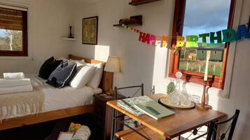 1 bedroom, bed sheets