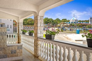 Property grounds - Sea Breeze Funtana Apartment A3 (Funtana)