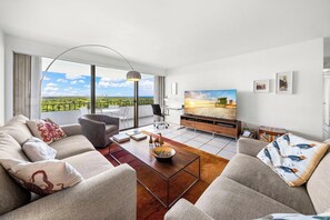 TV - 2-bedroom apt w/ stunning views in Key Biscayne, featuring private beach access. (Key Biscayne)