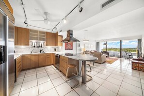 Microwave, oven, stovetop, dishwasher - 2-bedroom apt w/ stunning views in Key Biscayne, featuring private beach access. (Key Biscayne)
