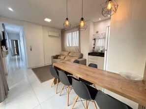 Dining - Fully furnished apartment in Meia Praia – Easy access and garage. (Itapema)