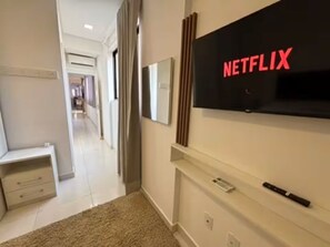 Interior - Fully furnished apartment in Meia Praia – Easy access and garage. (Itapema)