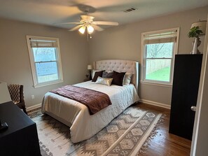4 habitaciones, tabla de planchar con plancha, wifi y ropa de cama 