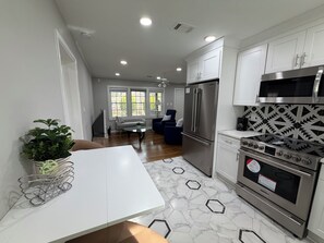 Microwave, oven, stovetop, dishwasher - New Listing! Spacious 4-BR Fantastic Atlanta Home with AC - Minutes to Downtown (Atlanta)