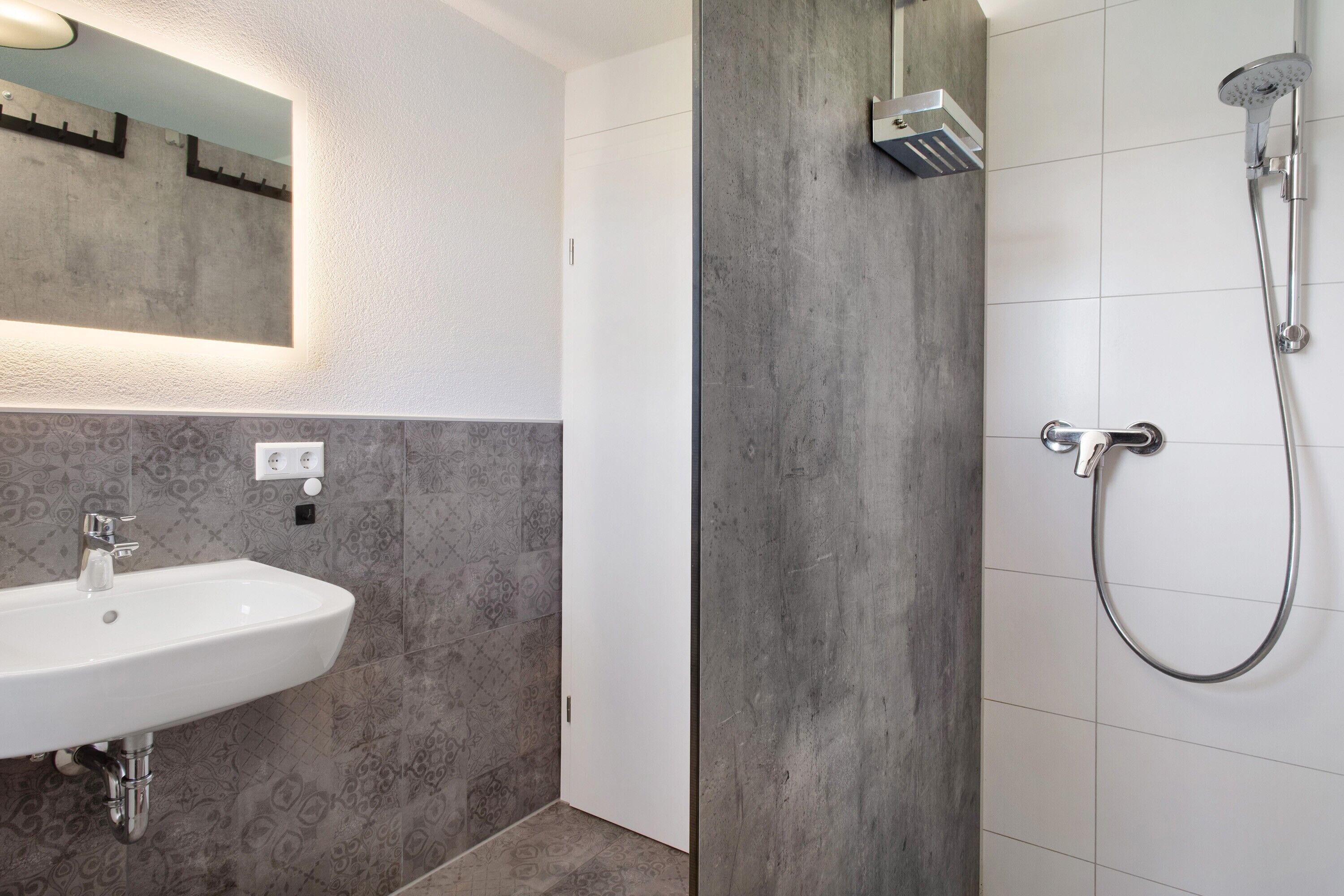Shower, towels