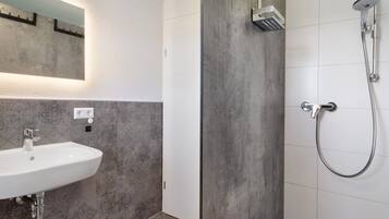 Shower, towels