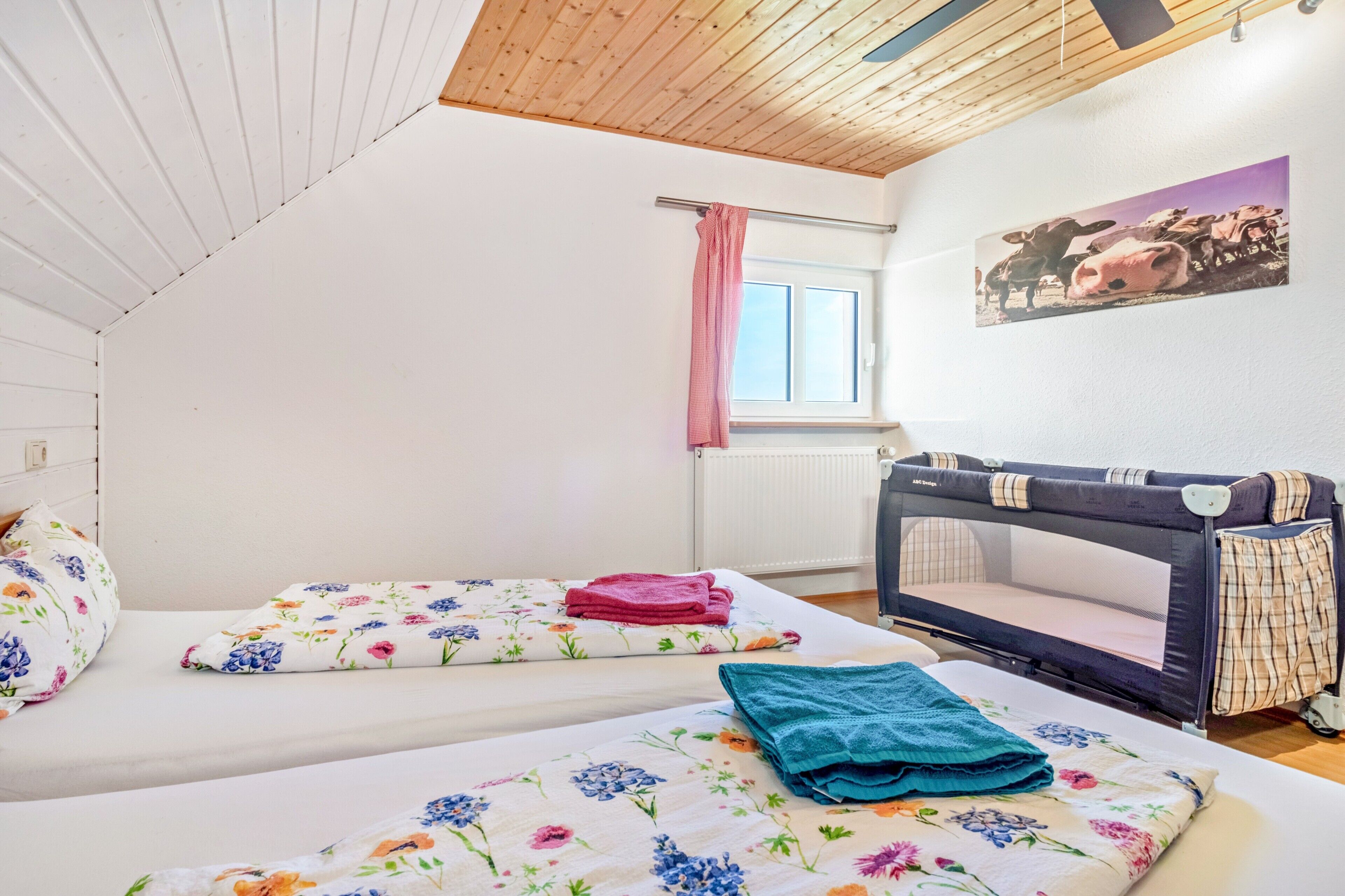 3 bedrooms, WiFi, bed sheets