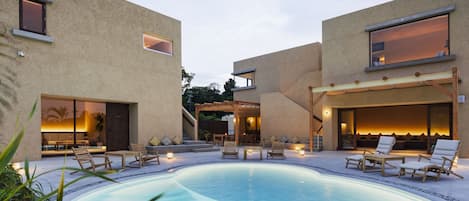 Fachada de la propiedad