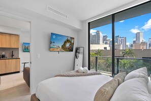 2 bedrooms, WiFi, bed sheets - Luxury 2BR | Rooftop Pool | Walk to FIFA Fan Fest (Miami)