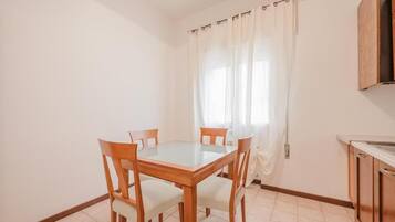 Appartement, vue cour intérieure | Restauration