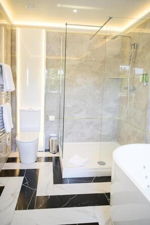 Junior-Suite, Gartenblick | Badezimmer