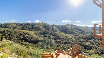 Apartment | Outdoor spa tub