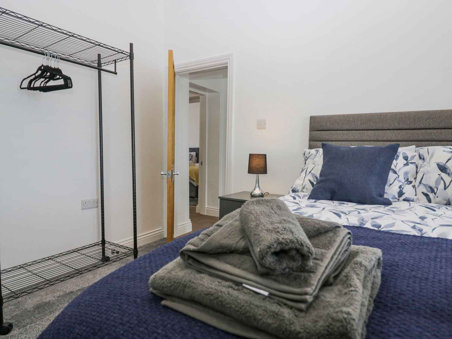 2 bedrooms, individually decorated, individually furnished, free WiFi