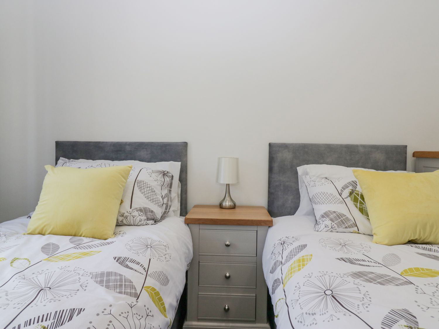 2 bedrooms, individually decorated, individually furnished, free WiFi