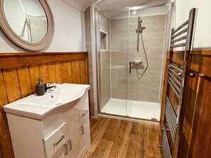Shower - Fisherman Lodge No 2 (Enniskillen)
