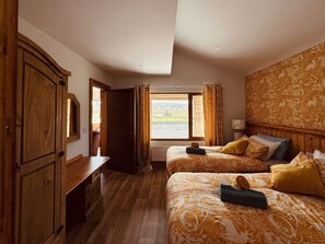 4 bedrooms, individually decorated, individually furnished, free WiFi - Fisherman Lodge No 2 (Enniskillen)