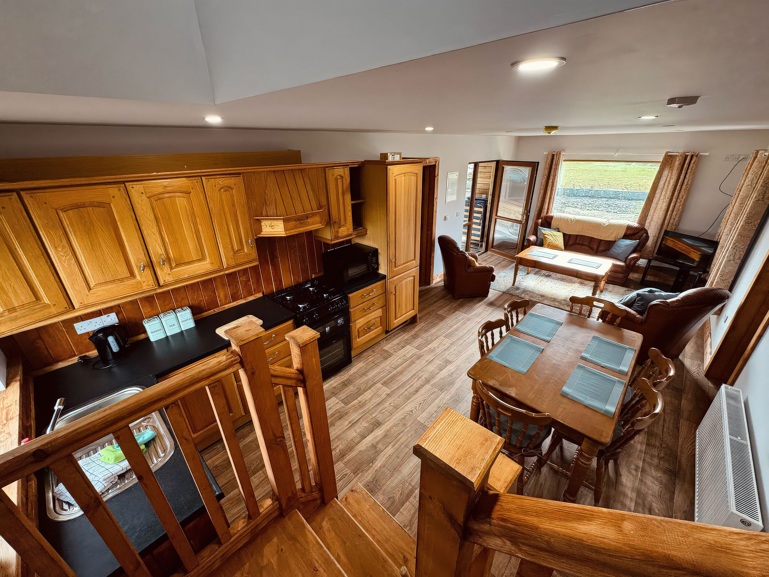 المنشأة من الداخل