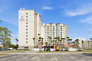 Front of property - Family 2-bedroom Suite in Prime Orlando Location (Orlando)