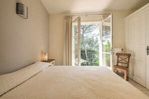 4 bedrooms, in-room safe, bed sheets - 4 BEDROOM VILLA WITH PRIVATE POOL AND GARDEN (N°443) (La Motte)