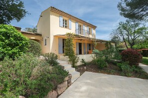 Exterior - 4 BEDROOM VILLA WITH PRIVATE POOL AND GARDEN (N°443) (La Motte)