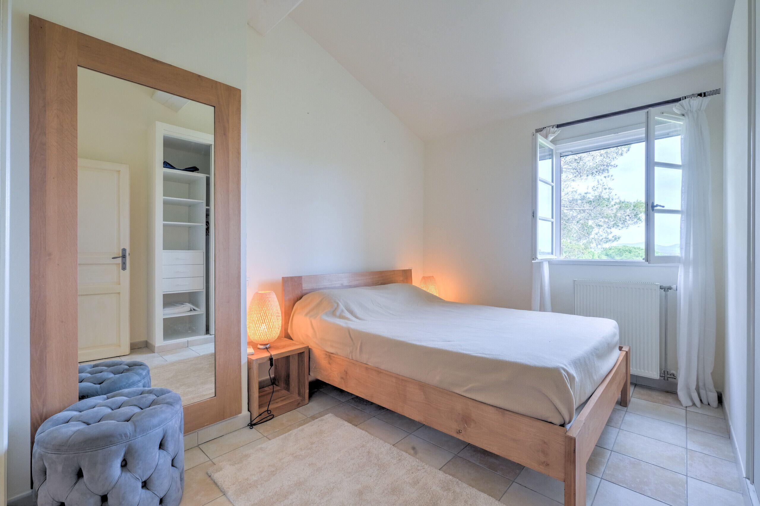 2 slaapkamers, een kluis op de kamer, een strijkplank/strijkijzer