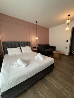 Desk, iron/ironing board, travel cot, free WiFi - Family Suite 1 by Casa Divinus (Athina)