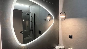 Dusche, Haartrockner, Handtücher