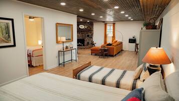 4 bedrooms, travel crib, free WiFi, bed sheets