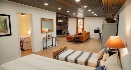 4-bedroom cabin in beautiful Greers Ferry with Lake View