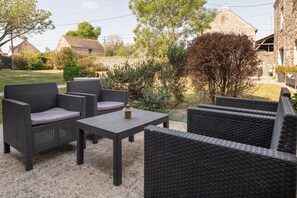 Terrace/patio - Lochrist, Calzac Moulin Guest Room with Terrace, Wi-Fi, and Air Conditioning in High Season (Theix-Noyalo)