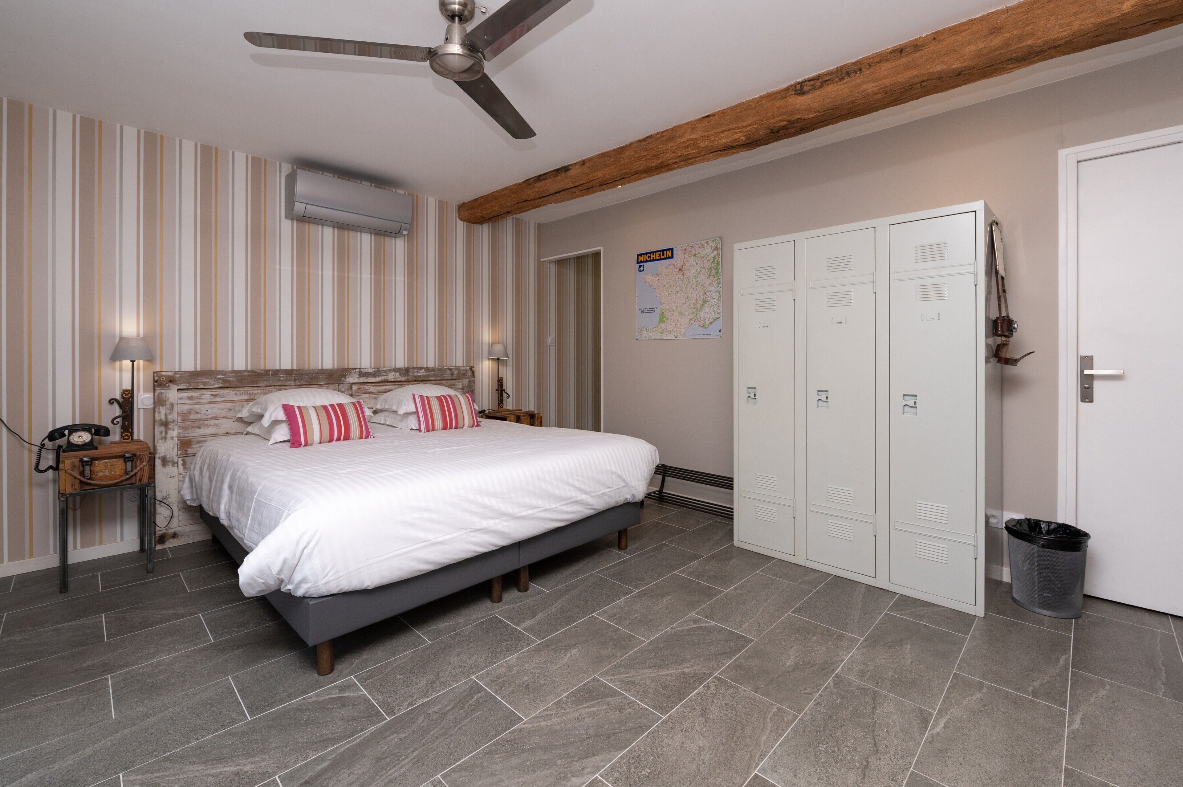 1 chambre, fer et planche à repasser, Wi-Fi, draps fournis