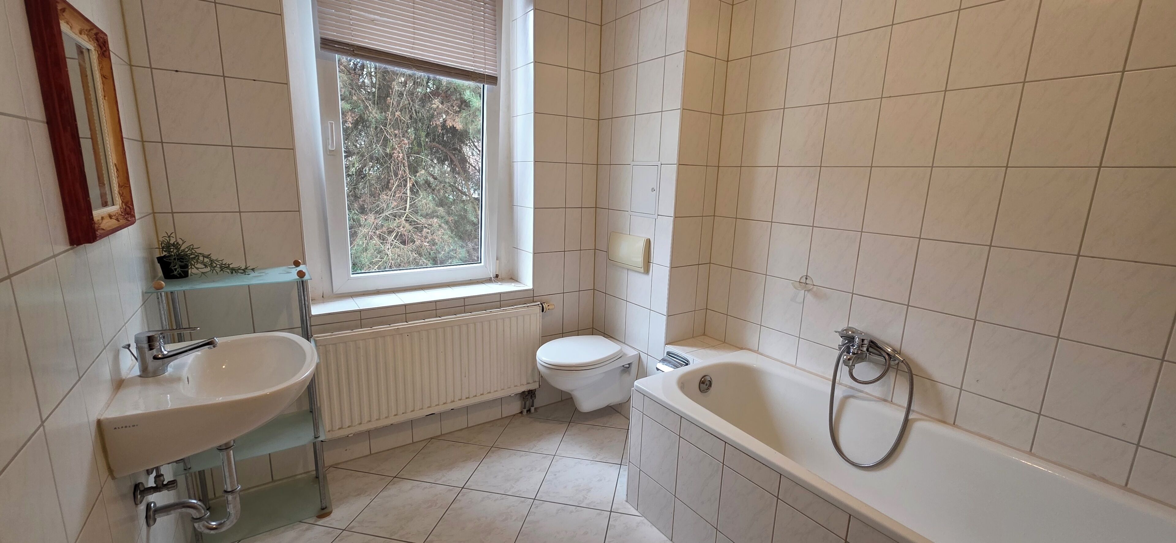 Haartrockner, Handtücher, Toilettenpapier