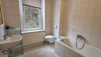 Haartrockner, Handtücher, Toilettenpapier