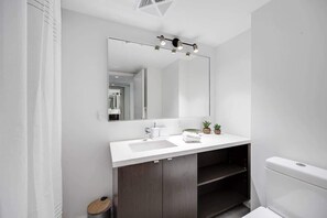 Unclassified image, 4 of 30, button - Lux 1BR Yorkville Condo, Fast WiFi and Work Desk (Toronto)
