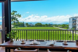 Casa Confort, vistas al jardín | Restaurante al aire libre