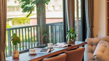 Comfort suite, balkon, uitzicht op de binnenplaats | Interieur