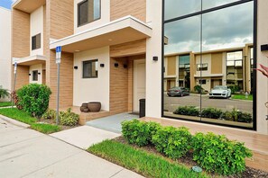 Villa | 4 bedrooms - Spacious Luxury 4BR Suite Near Disney (Kissimmee)