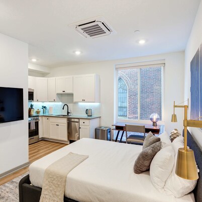 Chic Urban Studio near Drexel & UPenn