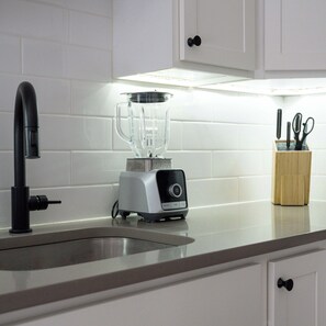 Private kitchen - Modern Studio | University City & Penn Access (Philadelphia)