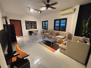 Room, 1 Bedroom, Smoking, Balcony | Living room | Books - Room-house for Rants Very goo (Rawai)