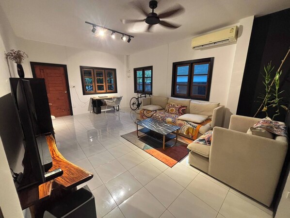 Room, 1 Bedroom, Smoking, Balcony | Living room