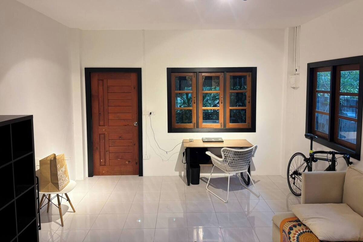 Huone, 1 makuuhuone, tupakointi sallittu, parveke | Olohuone