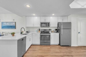 Condo, Multiple Beds (Sunset Vistas 605N) | Private kitchen - Sunset Vistas 605n (Treasure Island)