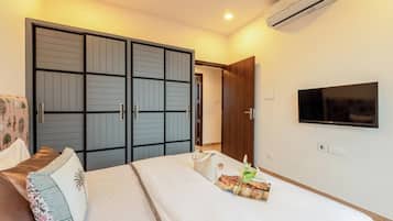 Apartment, 3 Bedrooms, Partial Sea View