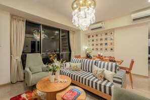 Apartamento, 3 quartos, vista parcial para o mar | Área de estar