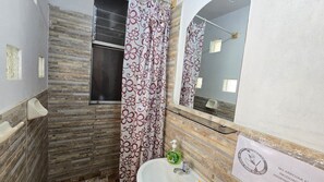 Classic Single Room, Garden View | Bathroom - Casa Don Jase (Puno)