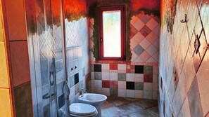 Bathroom - Room 'BATTLÒ' with Mountain View, Shared Terrace and Wi-Fi (Teulada)