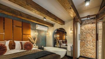 Luxury Suite | Iron/ironing board, WiFi (free)