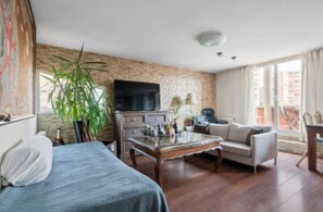 Room - Stylish Duplex Penthouse with Private Terraces in Ciudad Lineal (Madrid)