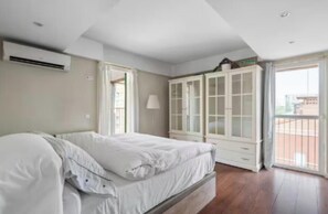 3 bedrooms, desk, iron/ironing board, free WiFi - Stylish Duplex Penthouse with Private Terraces in Ciudad Lineal (Madrid)